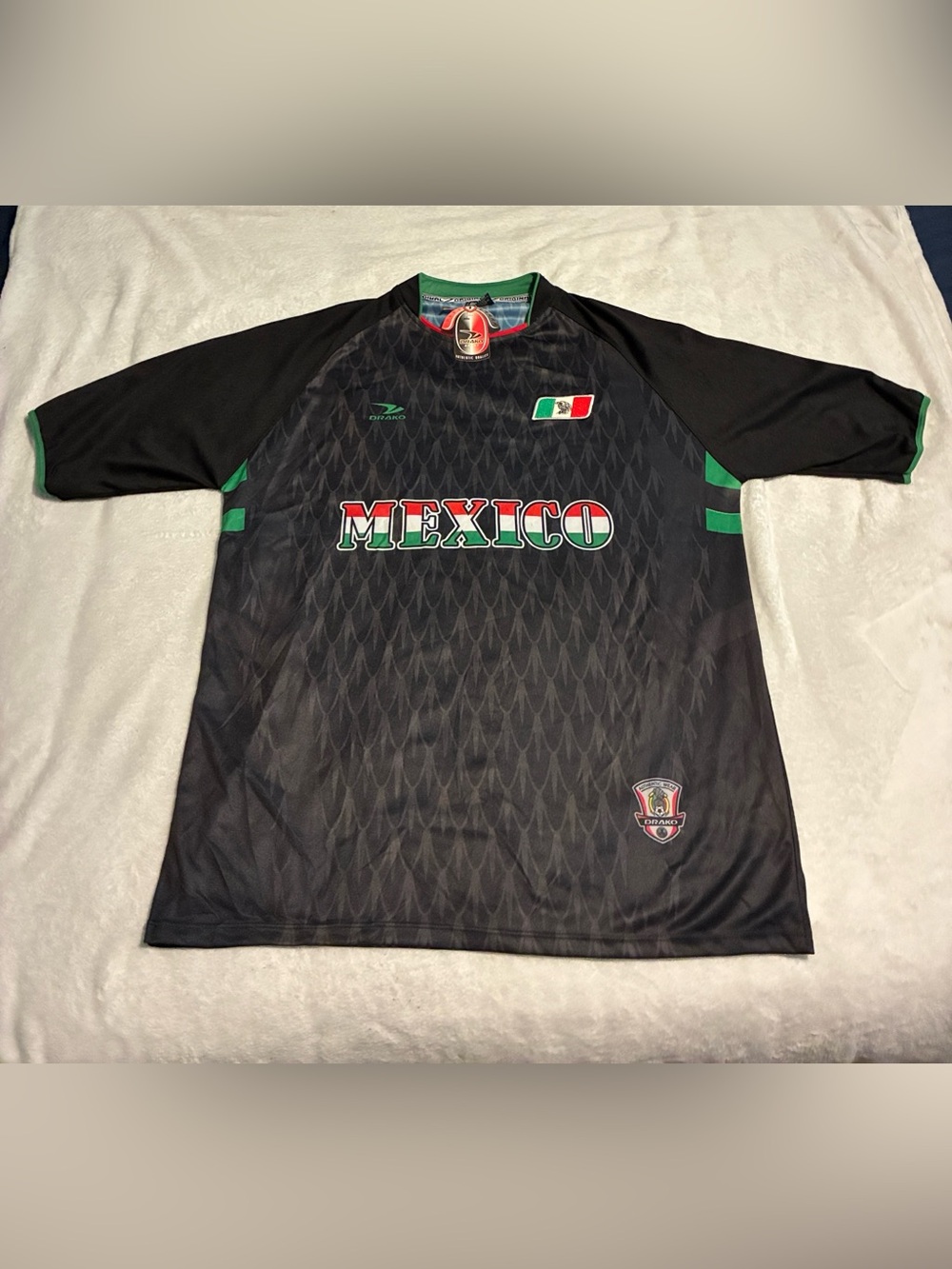 Drako Men's Medium Black National Team Soccer Jersey Mexico Authentic Wear